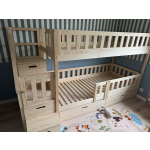 Spielbett Stuttgart aus Naturholz mit stabiler Treppe